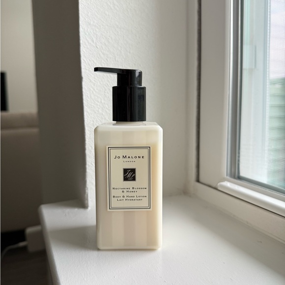 Jo Malone Cream Nectarine Blossom Lotion - Picture 1 of 2